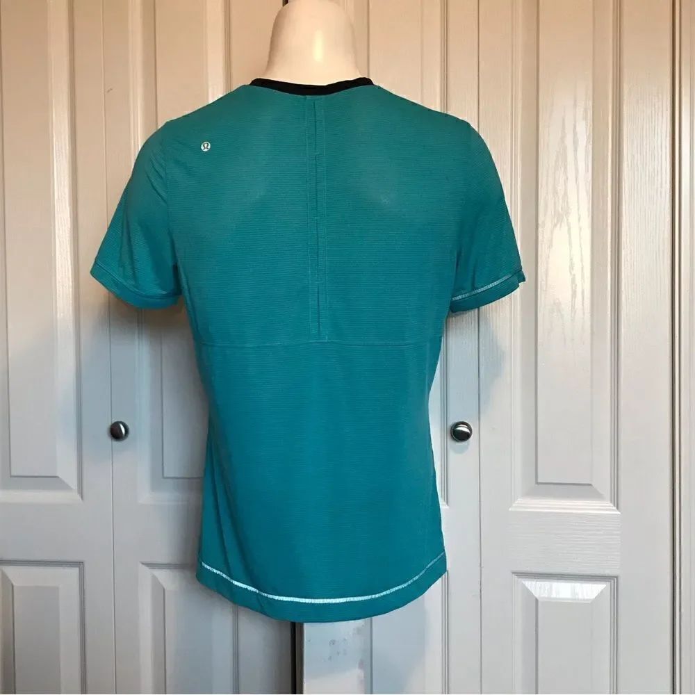 Lululemon workout tee - Picture 6 of 6